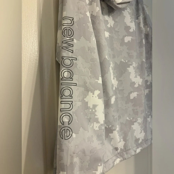 New Balance Windbreaker - Picture 4 of 4